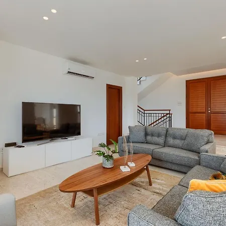 Aphrodite Hills 4 Bedroom With Private Infinity Pool Βίλα
